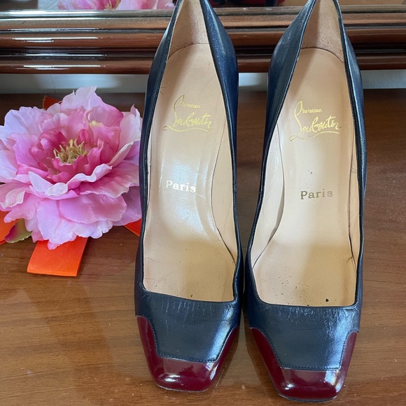 Authentic Navy Christian Louboutin Heels w/dustbag - Picture 4 of 9